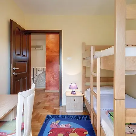 Nina ヴィラ メドゥリン