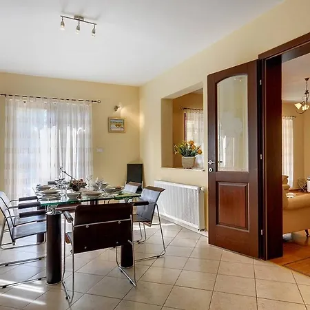 Nina メドゥリン