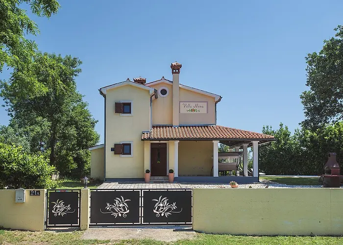 Nina Villa